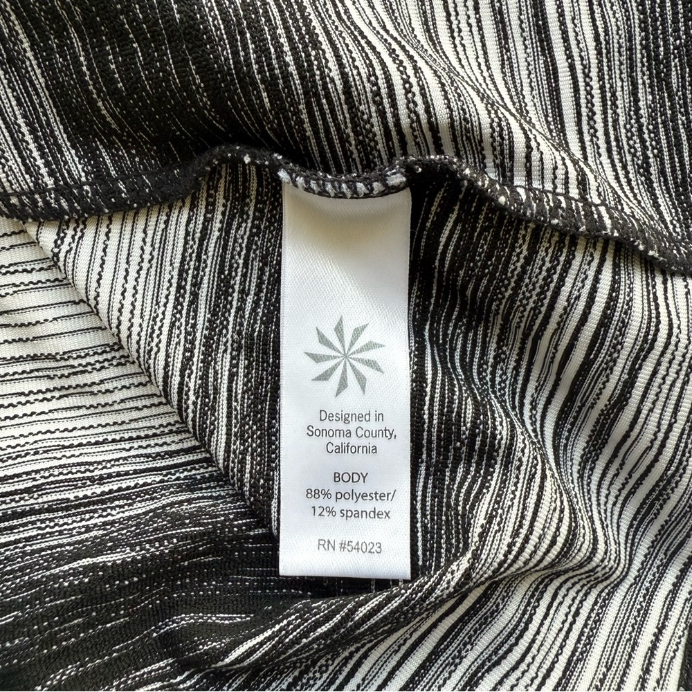 Athleta Running Wild Half Zip 2.0 Stride Size Medium - Picture 9 of 9